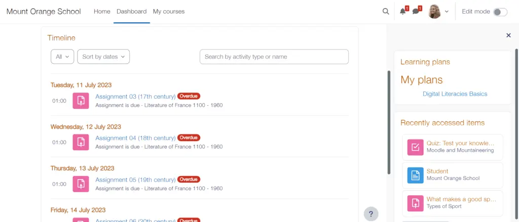 Moodle shows the deliverables and recently opened pages in the student's dashboard.