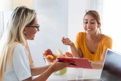 2027 What Is Holistic Nutrition? Guide to Career Paths, Options & Salary