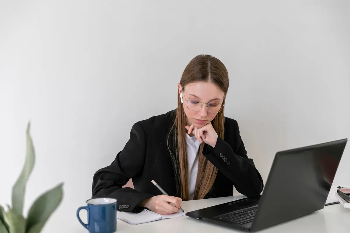 benefits-and-perks-for-executive-assistants.jpg