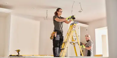 Electricians Now Out-Earn The Average College Graduate In 31 States thumbnail