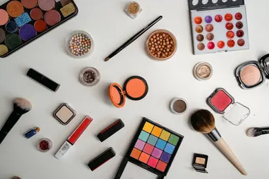Best AI-Powered Free Makeup Business Name Generators: Makeup Business Name Ideas Guide for 2026 thumbnail