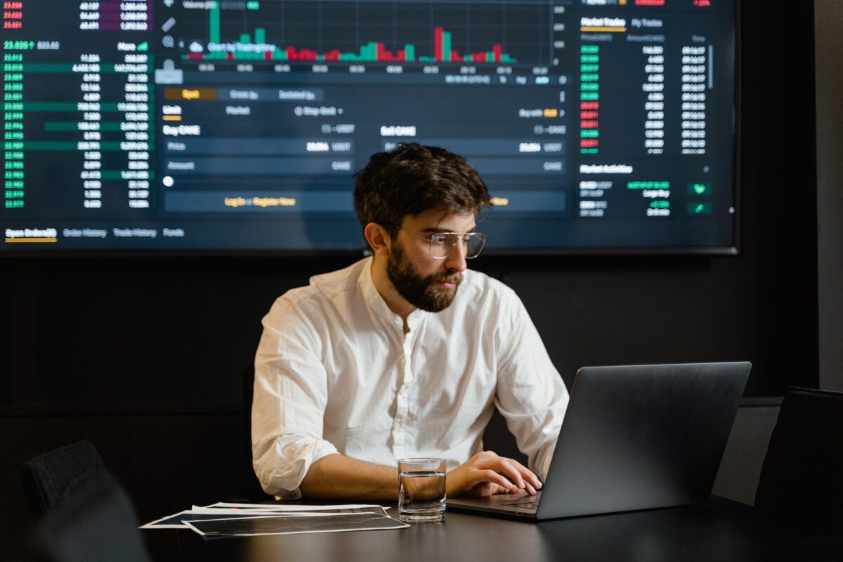 2026 How to Become a Banker: Step-By-Step Guide thumbnail