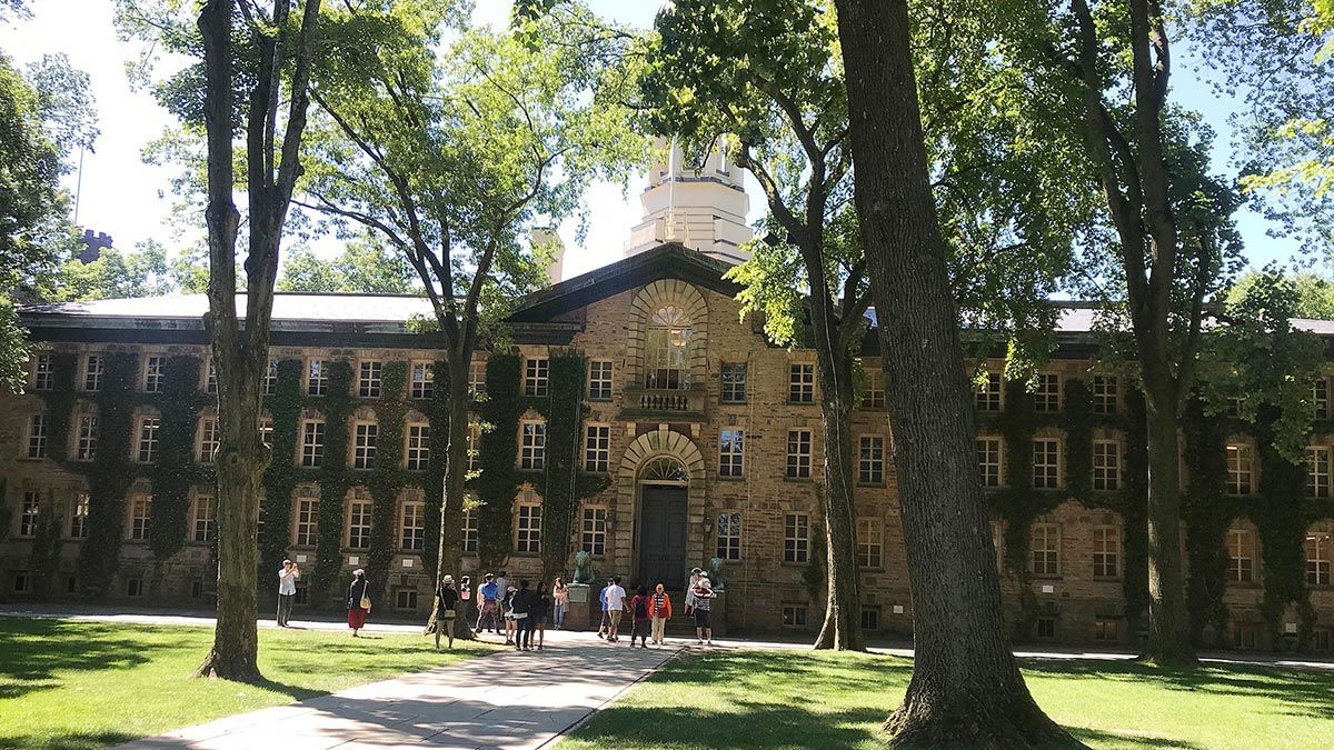 2027 College Fees in the United States: Tuition Types & Financial Aids thumbnail