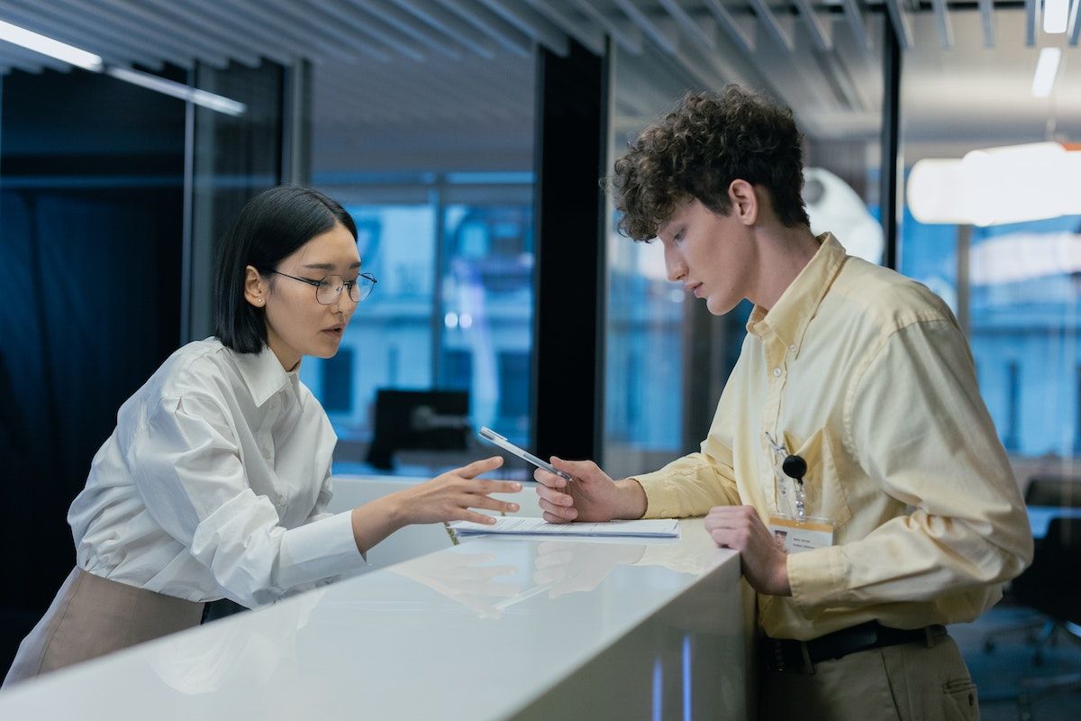 2027 What Can You Do with a Hospitality Management Degree: Costs & Job Opportunities