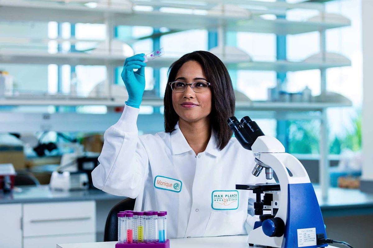 2027 STEM Careers: Guide to Career Paths, Options & Salary thumbnail